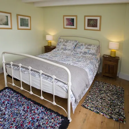 2 Bed In Robin Hoods Bay G0085 * Robin Hood's Bay