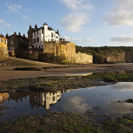2 Bed In Robin Hoods Bay G0085 * Robin Hood's Bay
