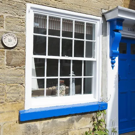 2 Bed In Robin Hoods Bay G0085 Holiday home