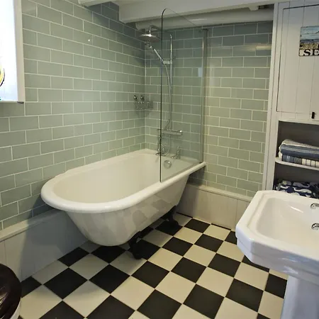 Holiday home 2 Bed In Robin Hoods Bay G0085 *