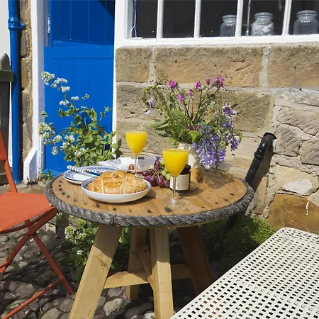 2 Bed In Robin Hoods Bay G0085 Holiday home