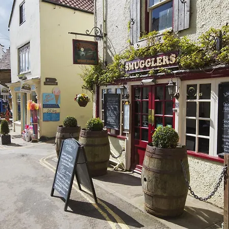 2 Bed In Robin Hoods Bay G0085 Robin Hood's Bay