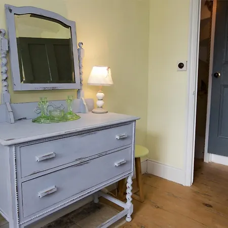 2 Bed In Robin Hoods Bay G0085 * Robin Hood's Bay