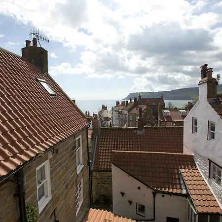 2 Bed In Robin Hoods Bay G0085 Robin Hood's Bay
