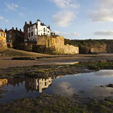 2 Bed In Robin Hoods Bay Oc-g0085 *